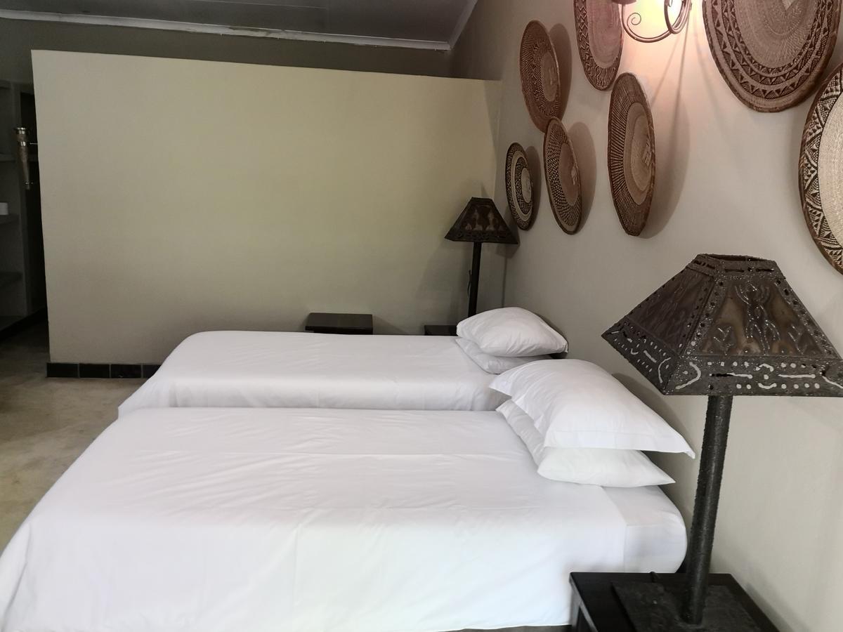 Touch Of Africa Lodge Lanseria Luaran gambar